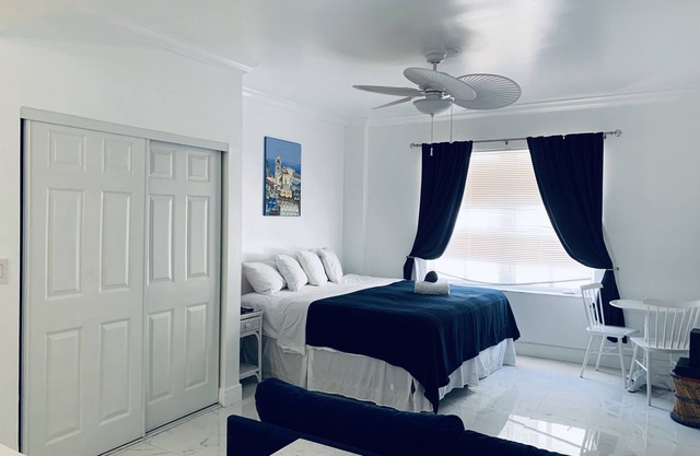 Beachfront Oasis Ocean Drive JACUZZI ; Recently Renovated!
