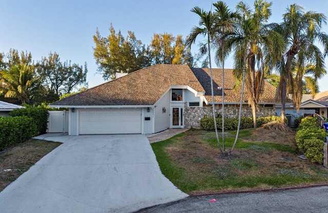 Beachfront Oasis w/Htd Pool Cinema Game-Room Tiki