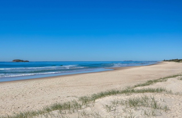 Beachside 3-Bed with Pool, BBQ, Gym & Tennis Court