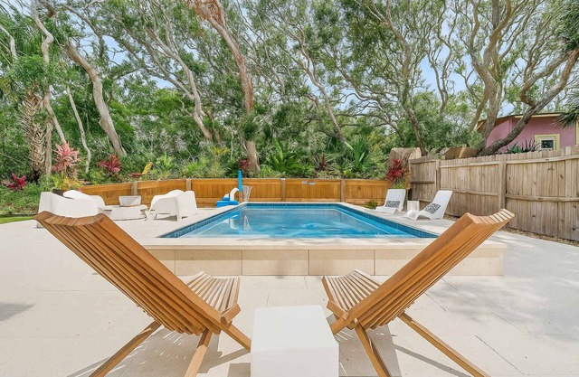 Beachside Cabana l Heated Pool l Walk to Beach