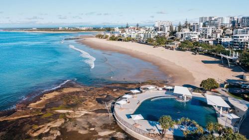 Beachside Escape - Beaches, Dining & Coastal Vibes