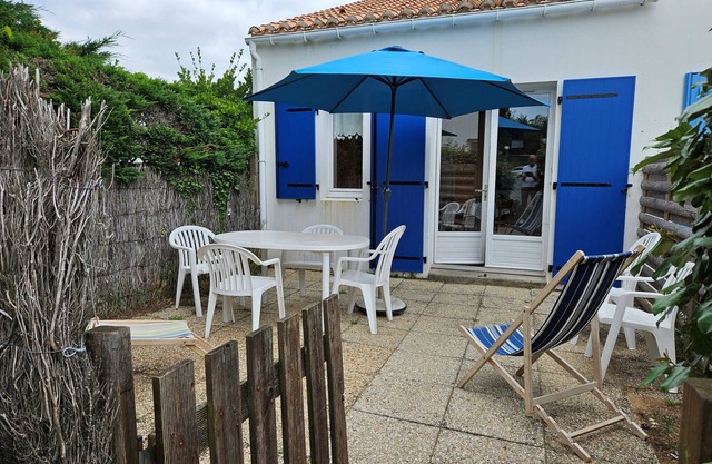 Beachside Studio Cottage, 150m to Beach, Pets Allowed!