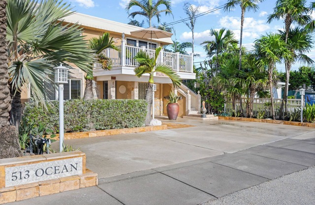 Beachside Villa - Ocean 100 Ft.