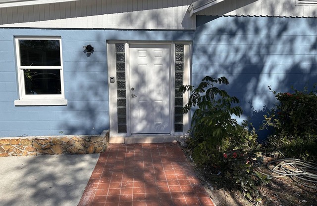 Beachtown Private Beautiful home, Hot tub &game roomExceptional Location, Pet OK