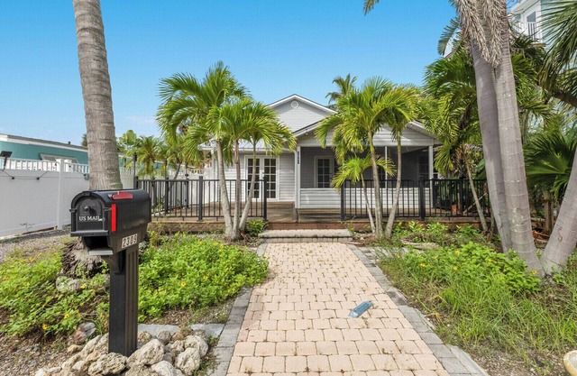 Beachy Duplex Retreat: Pine Key & Pelican’s Nest!