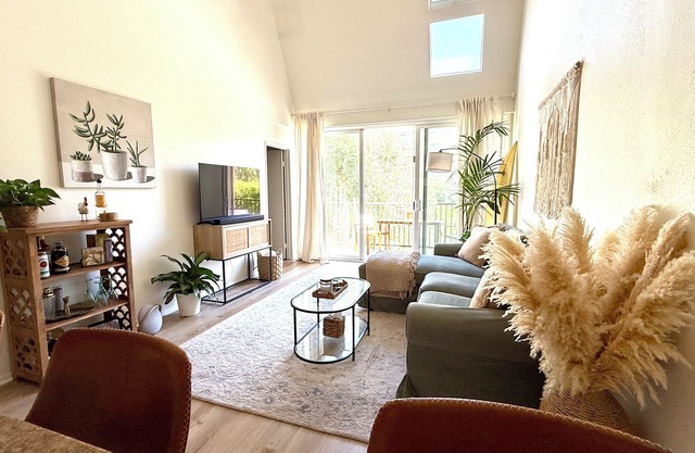 Beachy Malibu Loft - Pool/Tennis/Gym