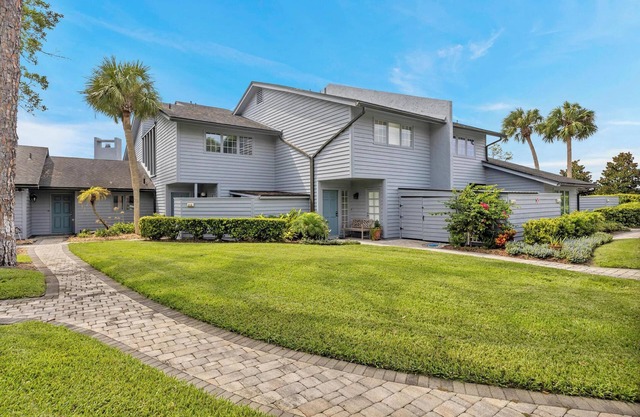 Beachy Vibes - 2BR w lake views & screened sunroom