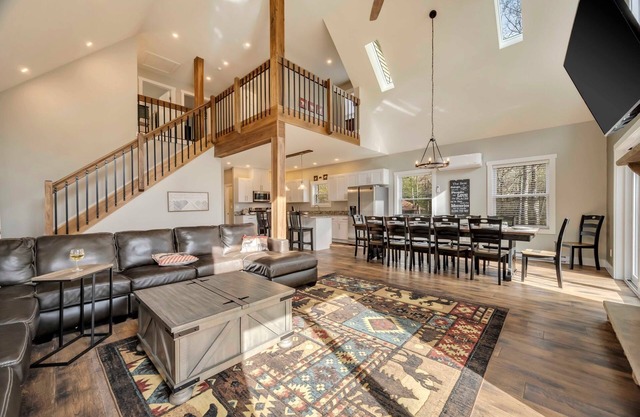 Bear Creek Bliss by AvantStay | Sleeps 16 + Game Room, Deck, Fire Pit!