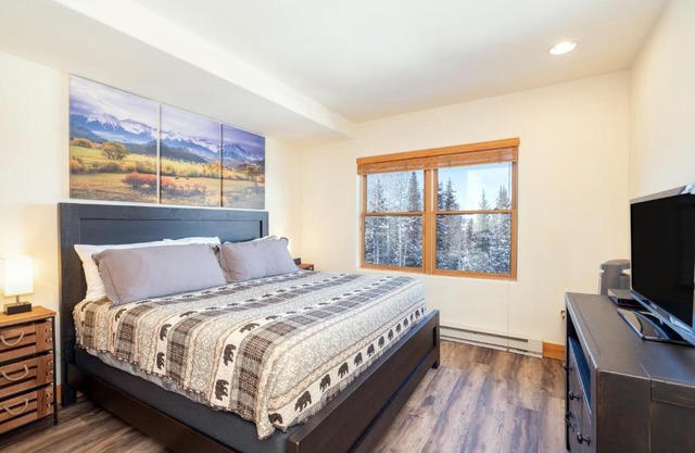 Bear Creek Lodge 309B by Alpine Lodging Telluride