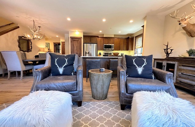 "Bear's Den" @ Mountainside -Private Hot tub & Garage; Slopeside at Canyon Lodge