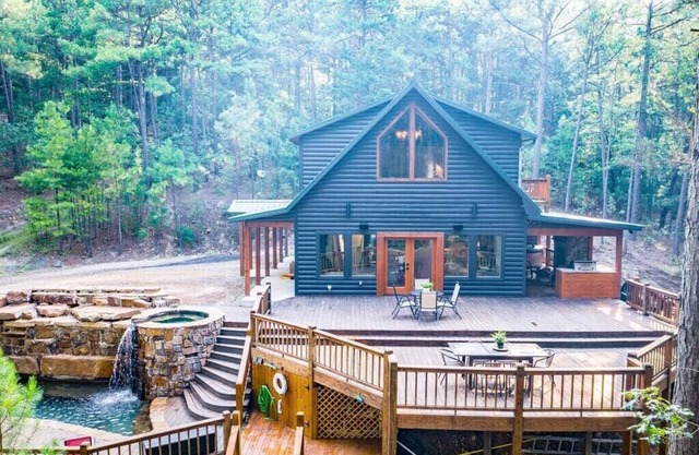 Bear Trap - Truly Secluded Cabin on 2 Acres of Pine Forest with a Waterfall Pool