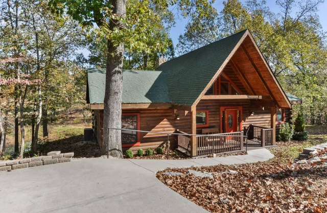 Bearfoot-Lodge | 3 Bed, 2 Bath
