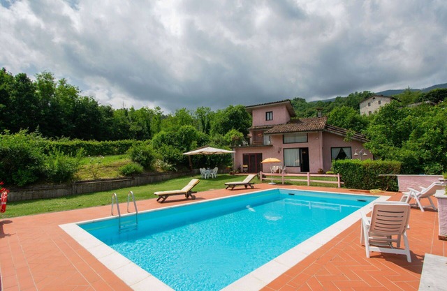 Beautiful private villa for 6 guests with WIFI, private pool, TV and pets allowed