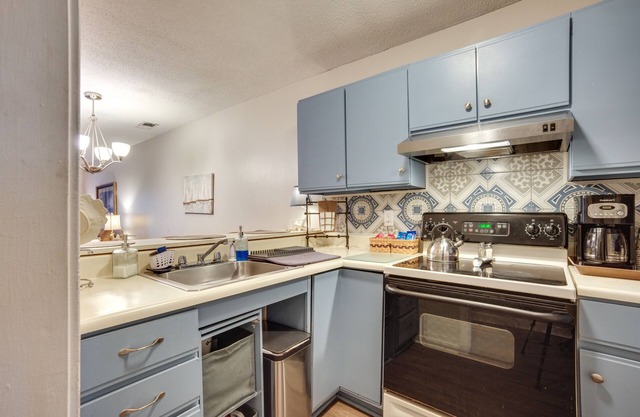 Beaufort Home w/Patio 3 Mi to Downtown!