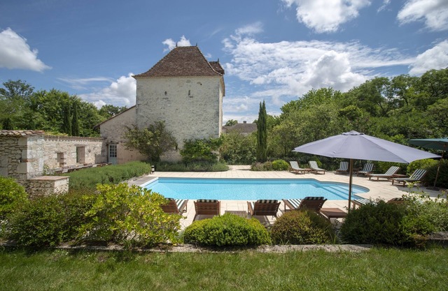 Beautiful guesthouse set in 100 acre estate with heated pool and tennis court