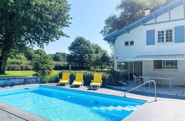 Beautiful private villa for 6 people with A/C, WIFI, private pool, TV, terrace and parking