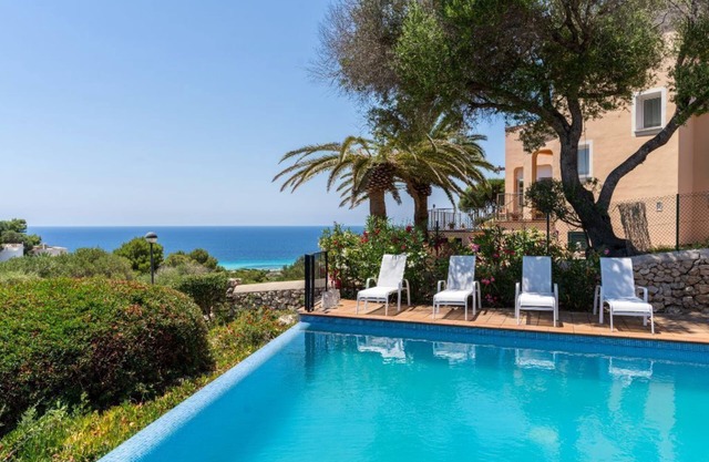 Beautiful villa with fantastic views of the beach and playground Son bou