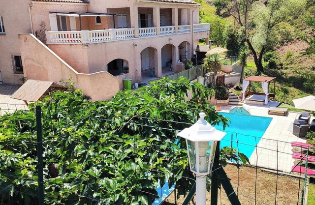 Beautiful villa spatieuse quiet residential area
