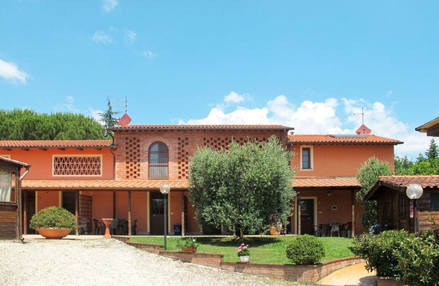 Beautiful apartment for 7 guests with WIFI, A/C, pool, TV and patio