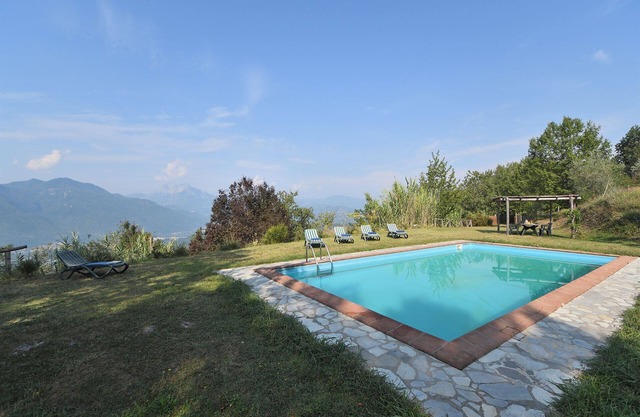 Beautiful private villa for 6 guests with WIFI, private pool, TV and pets allowed