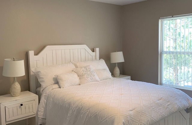 Beautiful 1 Bedroom Condo