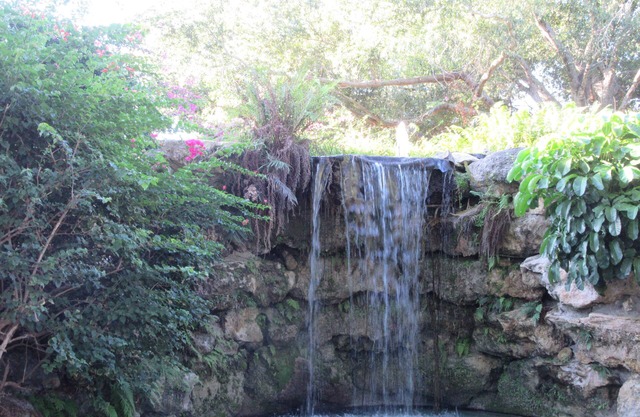 Beautiful 1 Bedroom Condo Close To Everything