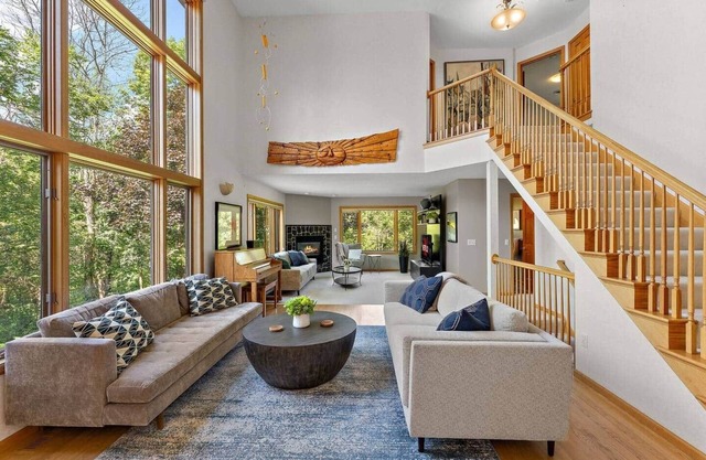 Beautiful 10-Acre Estate w/Pool & Nature Views