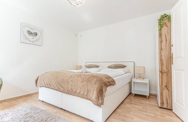 Beautiful 1BR Apt, 10 Min to Westbahnhof