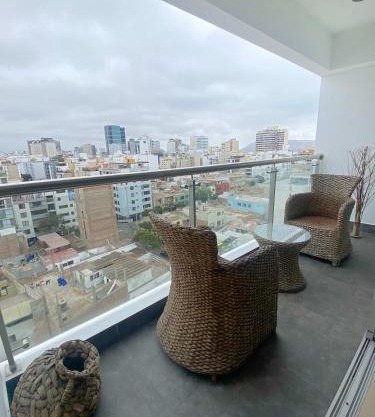 Beautiful 1BR with Balcony in Miraflores