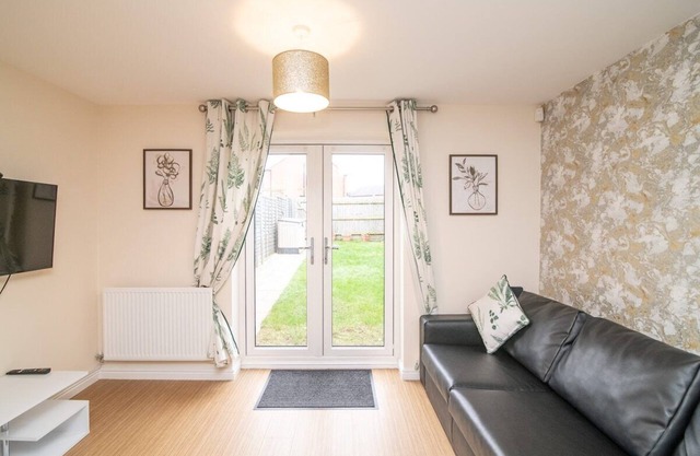 Beautiful 2-bedroom house with parking and garden