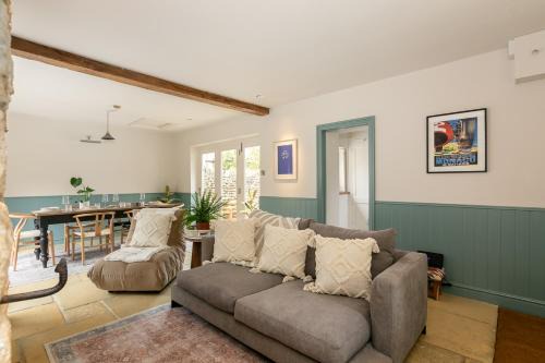 Beautiful 2 Bedroom Cottage in the Cotswolds