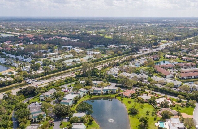 BEAUTIFUL - 2BEDROOM/2BATH - NAPLES BATH AND TENNIS CONDO