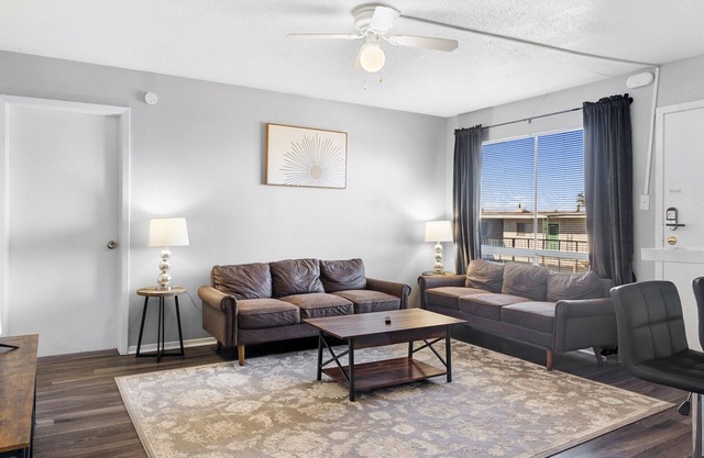 Beautiful 2BR/2BA in Hydepark 5273