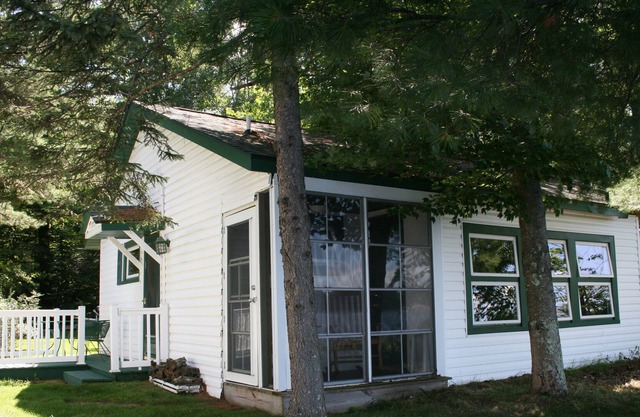 Beautiful 3 Bdrm Cabin, 10 Ft. from shore on Lake Shishebogama in Minocqua, WI