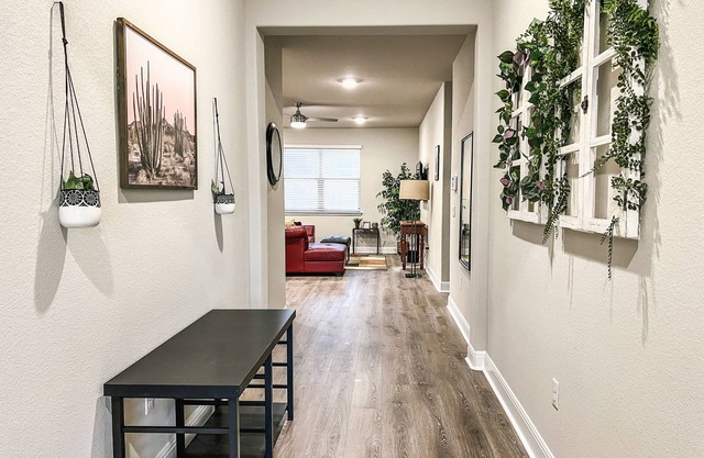 Beautiful 3 Bed 2 Bath Home Nearby Lake