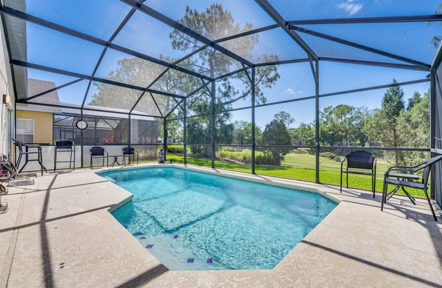 Beautiful 3-bedroom house, with private pool, facing golf course