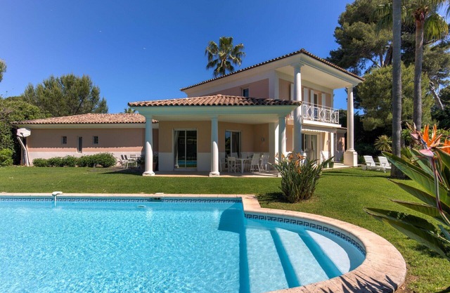 Beautiful 3 bedroom villa in Cap d’Antibes with pool, AC, WiFi. Enjoy your stay