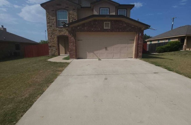 Beautiful 3 BR/2.5 BA with no backyard neighbors