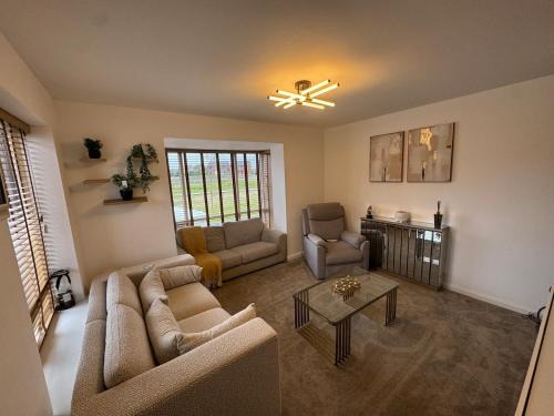 Beautiful 3BRHome Serene Stay Perfect for Family and Contractors