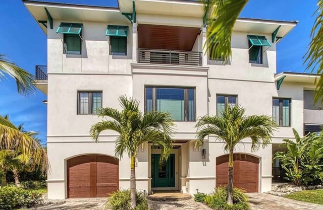 Beautiful 4-bedroom house walking distance to beach and restaurants Longboat Key