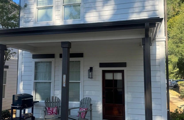 Beautiful 4-bedroom 4.5 bath Condo Less than 2 miles from Campus and the Square