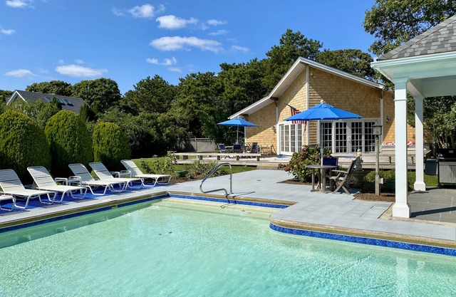 Beautiful 4 Bedroom House with Private Pool and Private Beach Access
