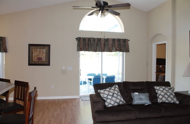 *Beautiful 4bd/4bth Home W/Pool&Hotub 9Miles Away From Attractions*