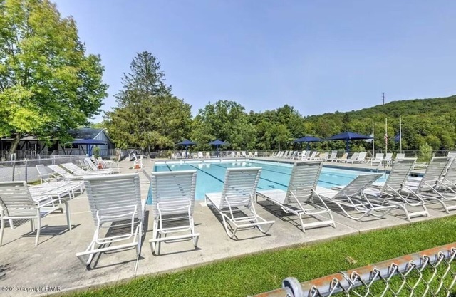 Beautiful 4BR House 2 & half baths W Game room/Wifi & Fireplace