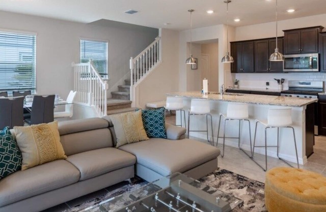 Beautiful 5 Bed Home Away from Home