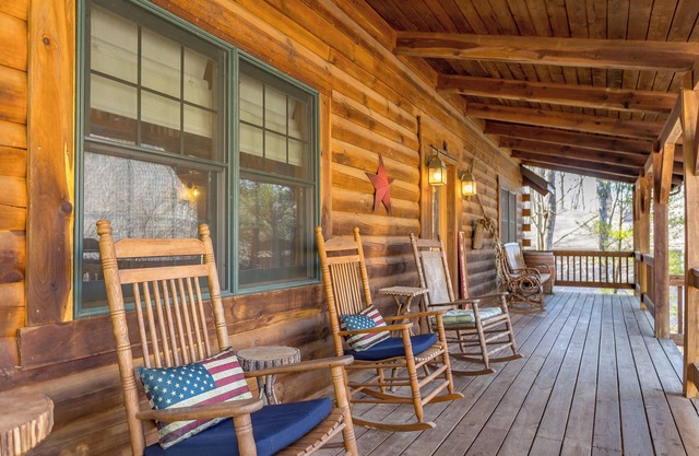 Beautiful 5-Bedroom Cabin Heart of Massanutten - NEW!