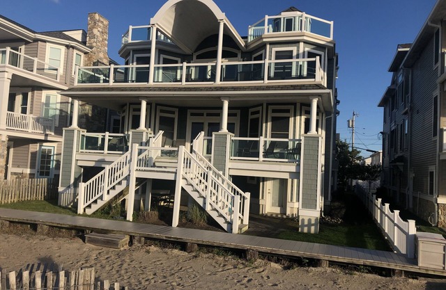 Beautiful 5 Bedroom Ocean Front Home
