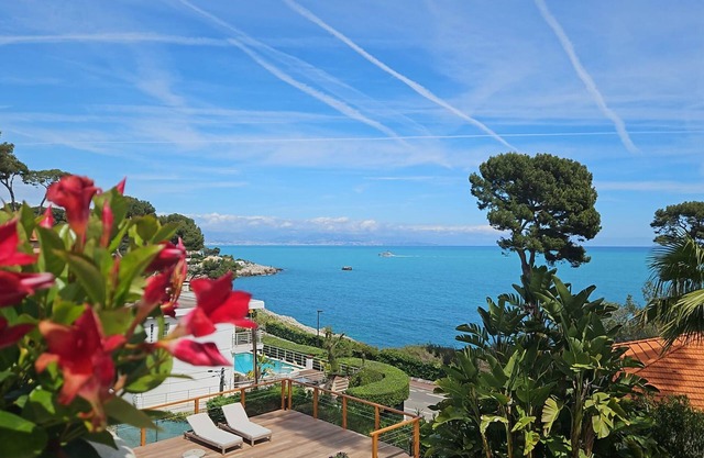 Beautiful 6 Bedrooms Villa on the cap d'Antibes with Panoramic Sea Views