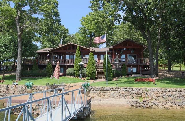 Beautiful 7 Bed, 6 Bath, Huge Dock, Boat Launch @ House, Game Room, Kid Friendly