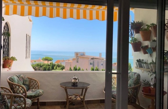 BEAUTIFUL APARTMENT WITH SEA VIEWS. FREE WIFI